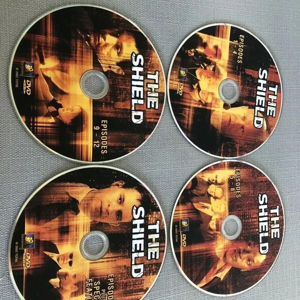 The Shield - The Complete First Season DVD (4 Disc) - Picture 3 of 4